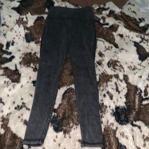 Arie leggings size small in a acid wash dark gray